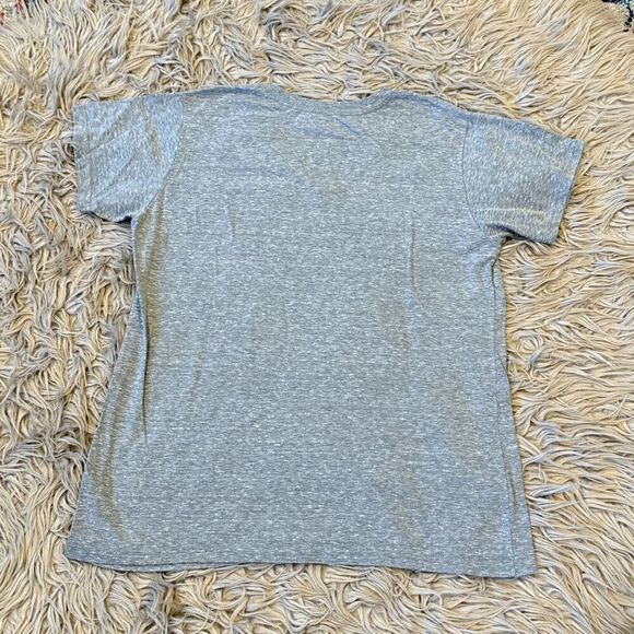 Disney Mickey and Minnie v-neck T-shirt XL - Picture 3 of 3